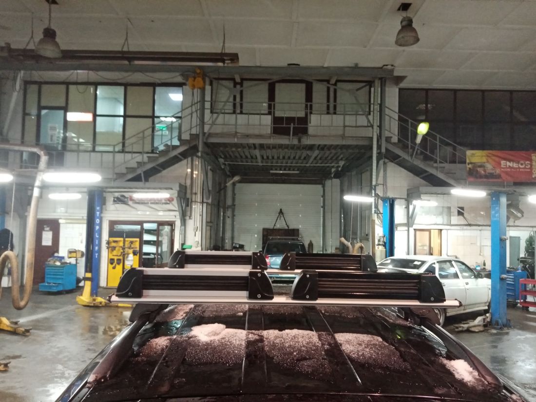 Крепление для перевозки лыж и сноубордов INTER для 3-х пар лыж (Цвет: чёрный, серый)