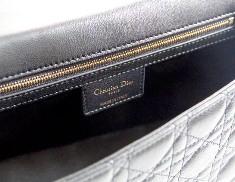 Dior Montaigne30 28 cm