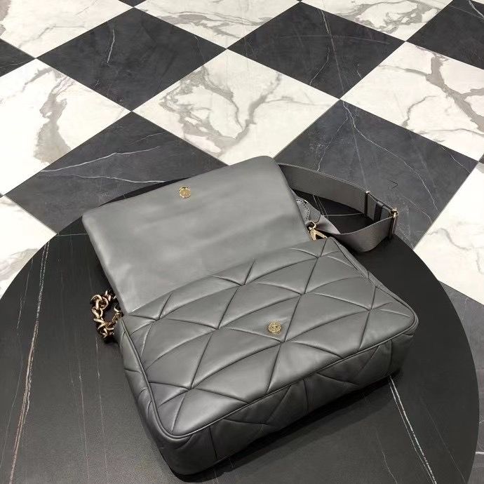 Prada 28 cm