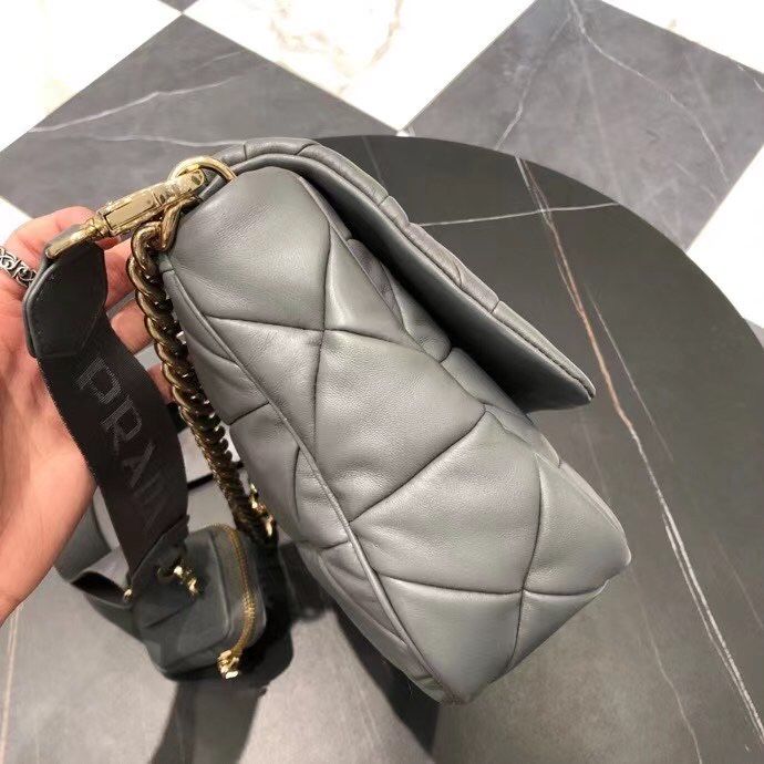 Prada 28 cm
