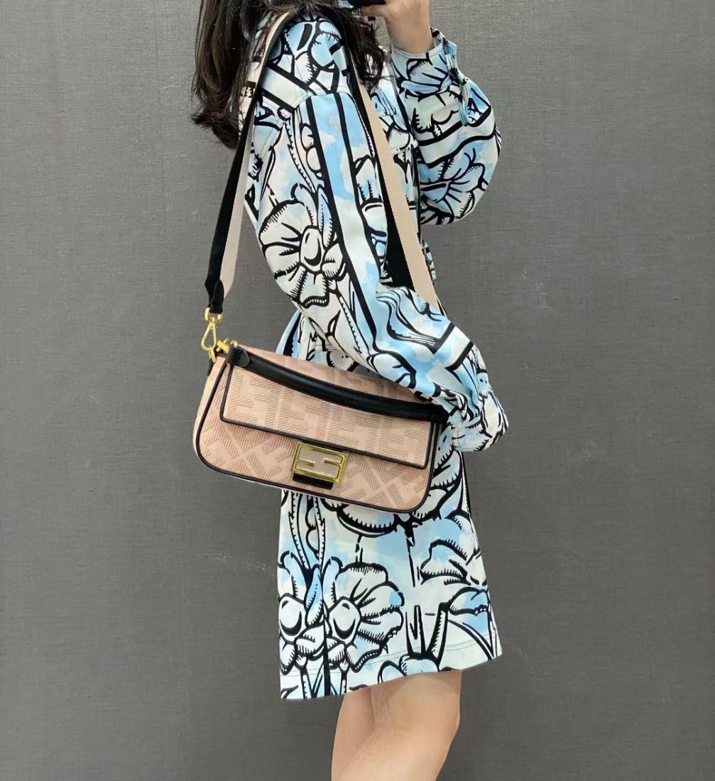 Fendi Baguette 27 cm