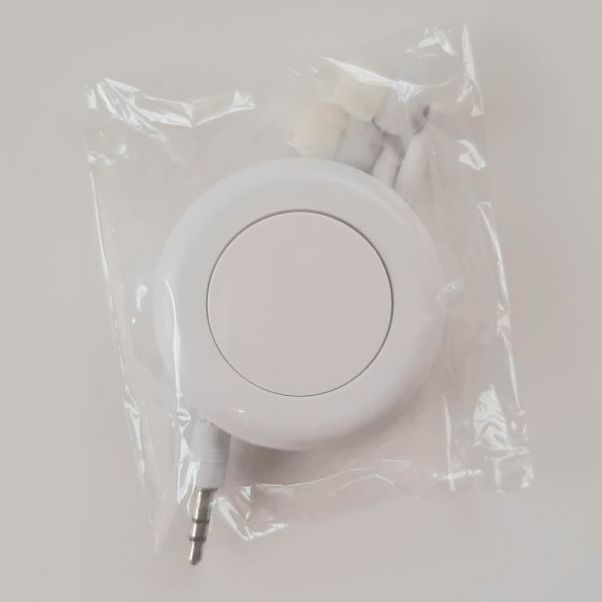 Наушники с убирающимся кабелем