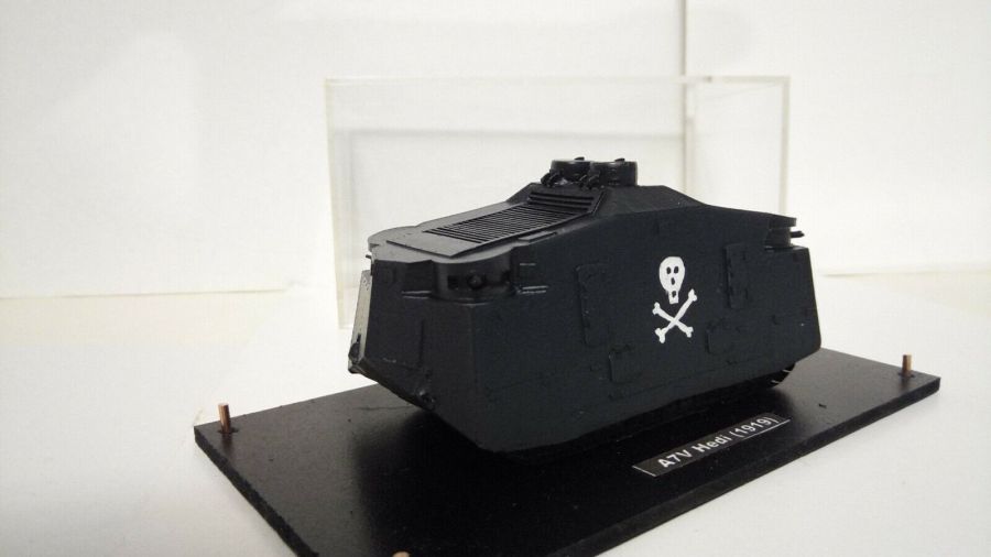 Немецкий пулемётный танк  A7V HEDI 1919  (1/72)