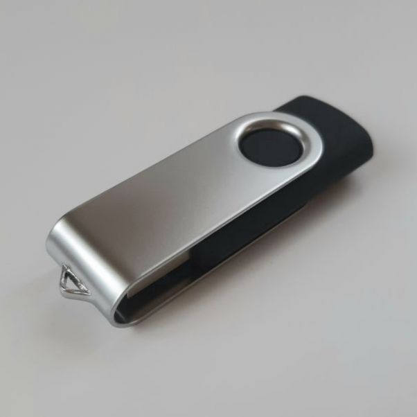 Флешки Twist 16 Gb черные