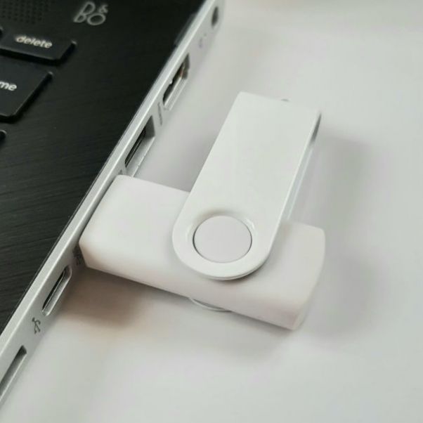 Флешки Twist Color 16 Gb белые