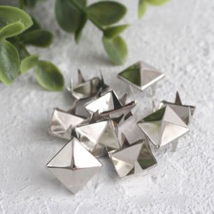 Инструменты для куклоделия - Заклепка "Квадратная пирамида" 11 × 11 мм.