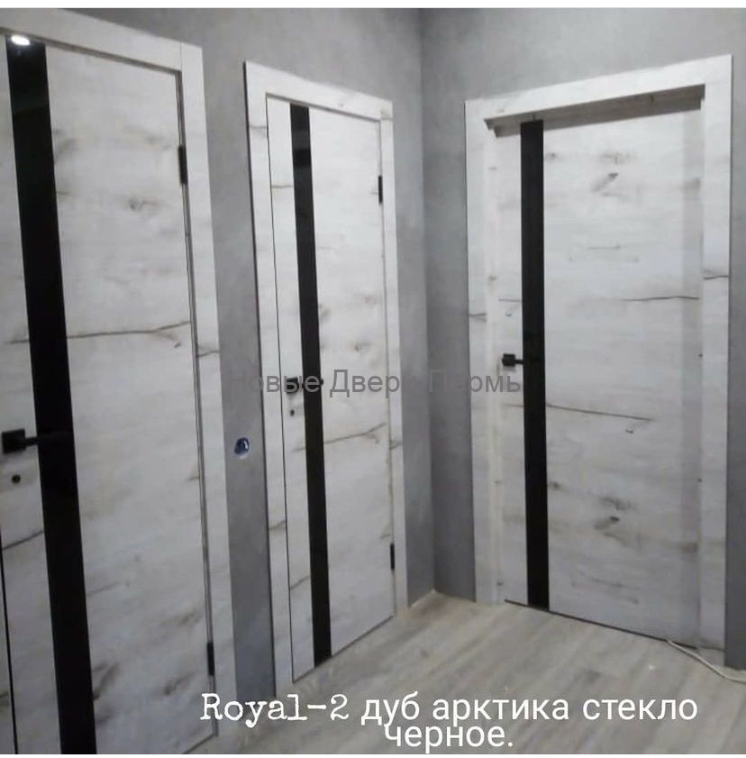 Royal-2 Дуб Арктика черное стекло