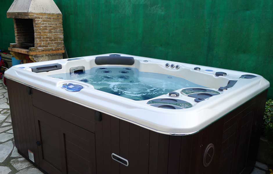 Мини СПА-бассейн с 30 форсунками Hydropool Self Cleaning 395 Gold 216х165 ФОТО