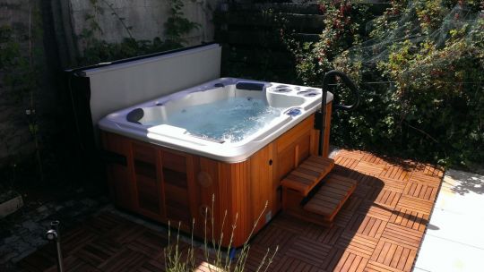 Мини СПА-бассейн с 30 форсунками Hydropool Self Cleaning 395 Gold 216х165 ФОТО