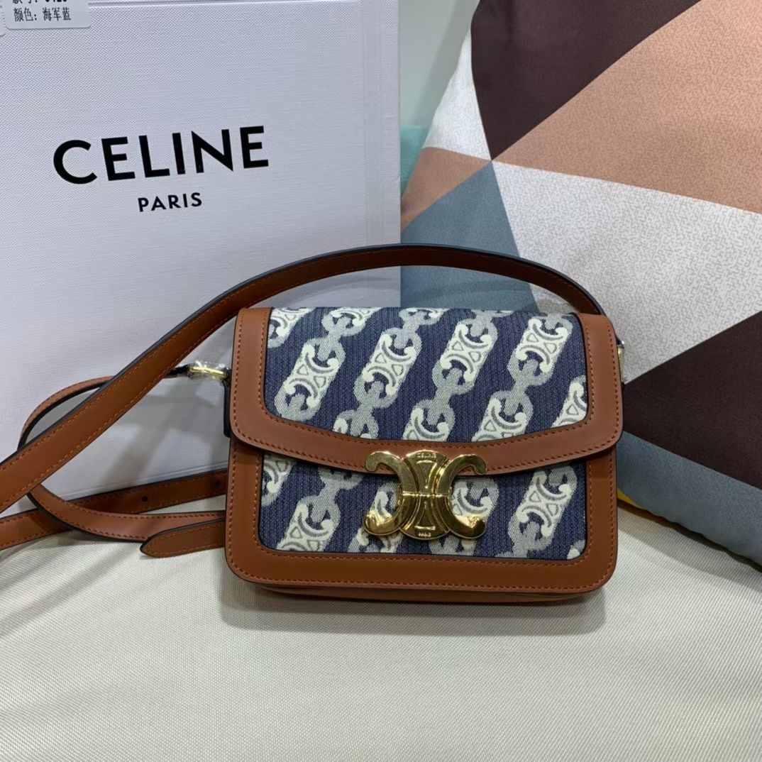 Celine Triomphe Canvas 18,5 cm