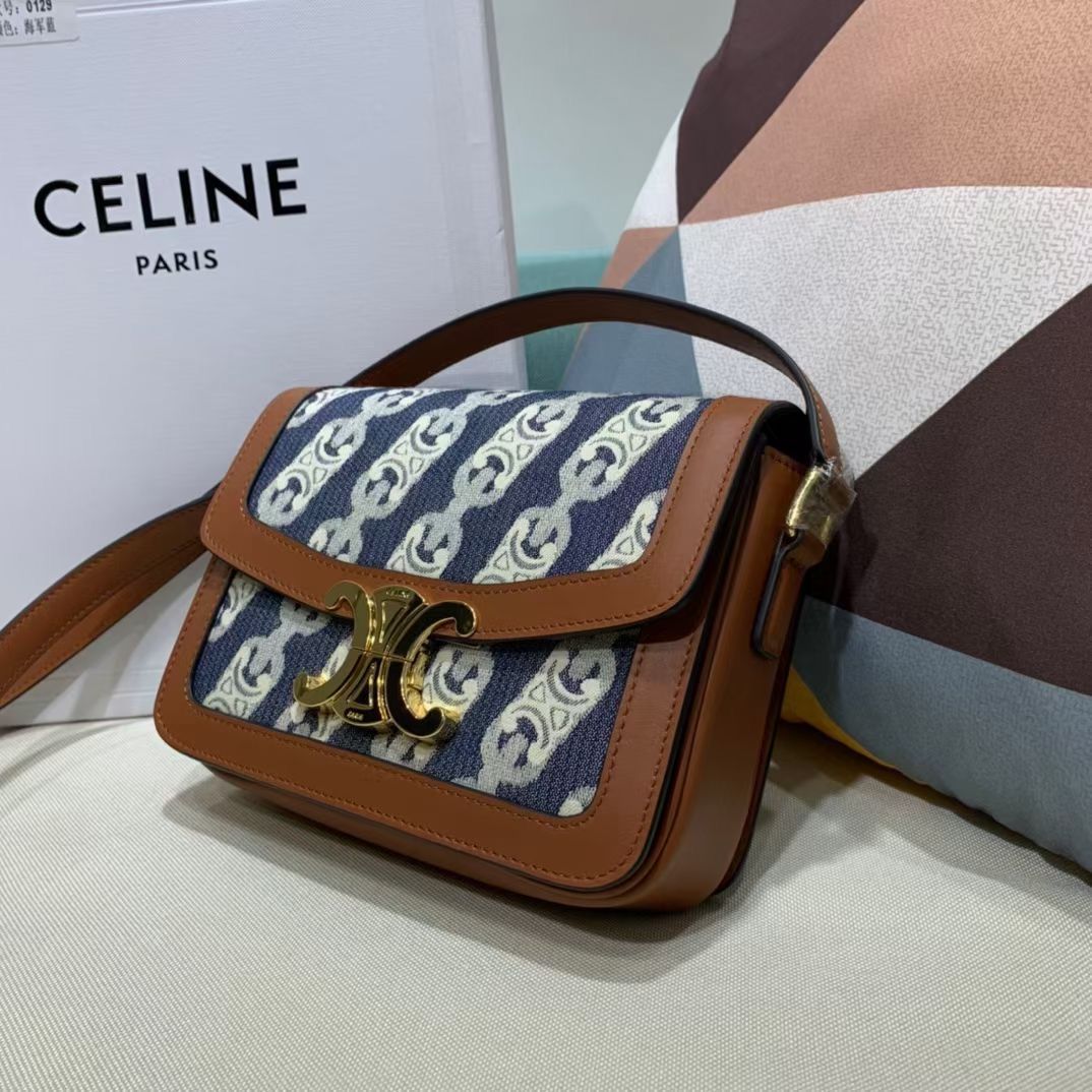 Celine Triomphe Canvas 18,5 cm