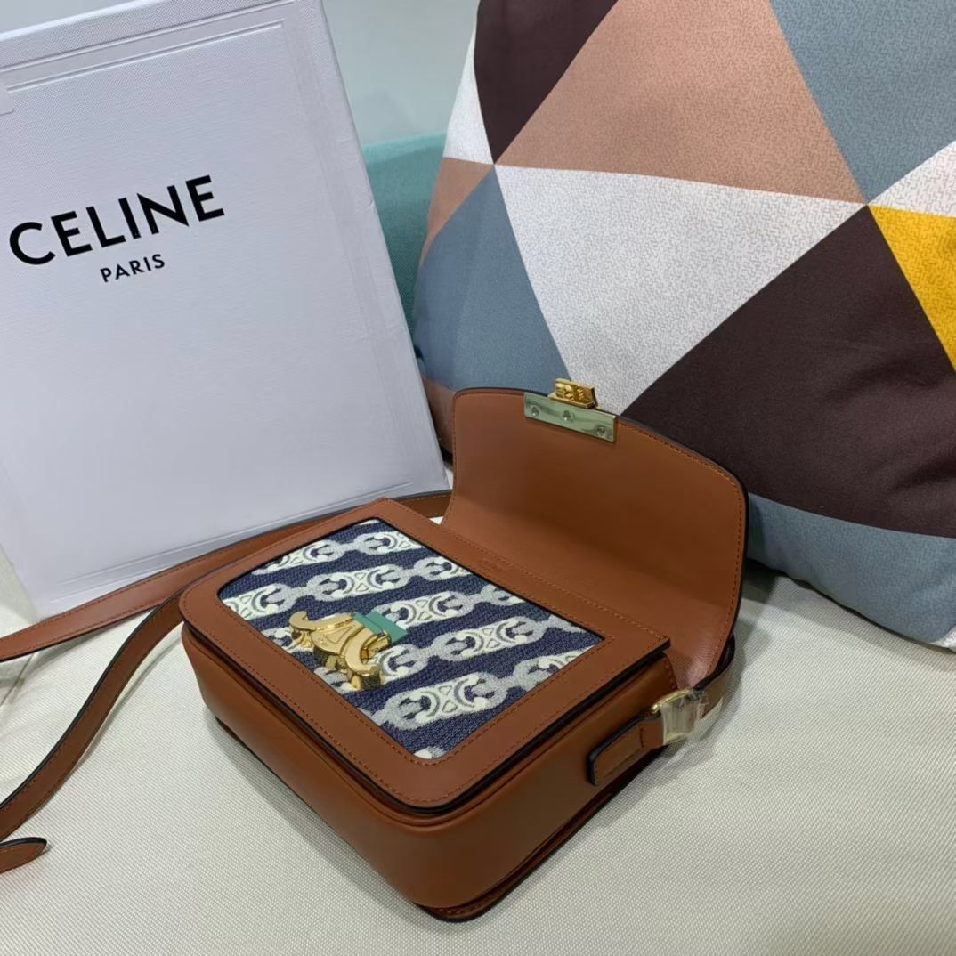 Celine Triomphe Canvas 18,5 cm