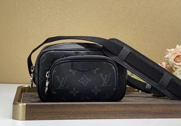 Louis Vuitton 15x9x7 cm