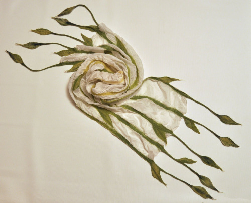 [Валяние] МК 'Шарф с веточками и листиками'... техника нунофелтинг ( Юлия Бразовская)