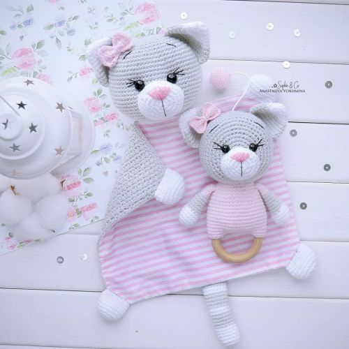 Кошечка-комфортер и погремушка- музыкальная игрушка (anastasiya_vokhmina)