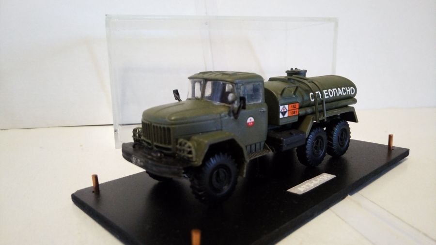 АТЗ-4-131  бензовоз(1/72)