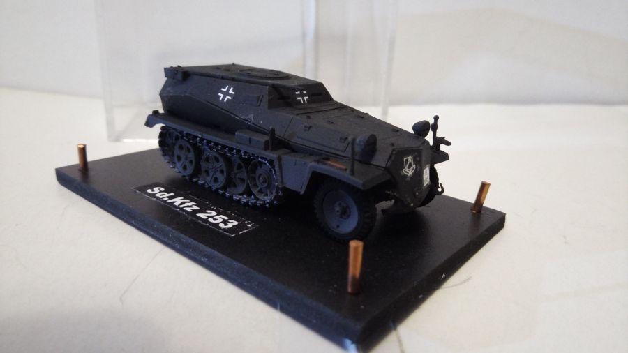 Немецкий разведывательный автомобиль Sd.Kfz. 253 (1/72)