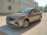 Вид спереди справа Фольксваген Поло 2021г. коричневого цвета