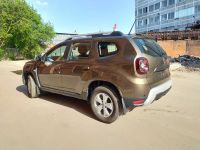 Renault Duster 2021 г. вид сзади вправа