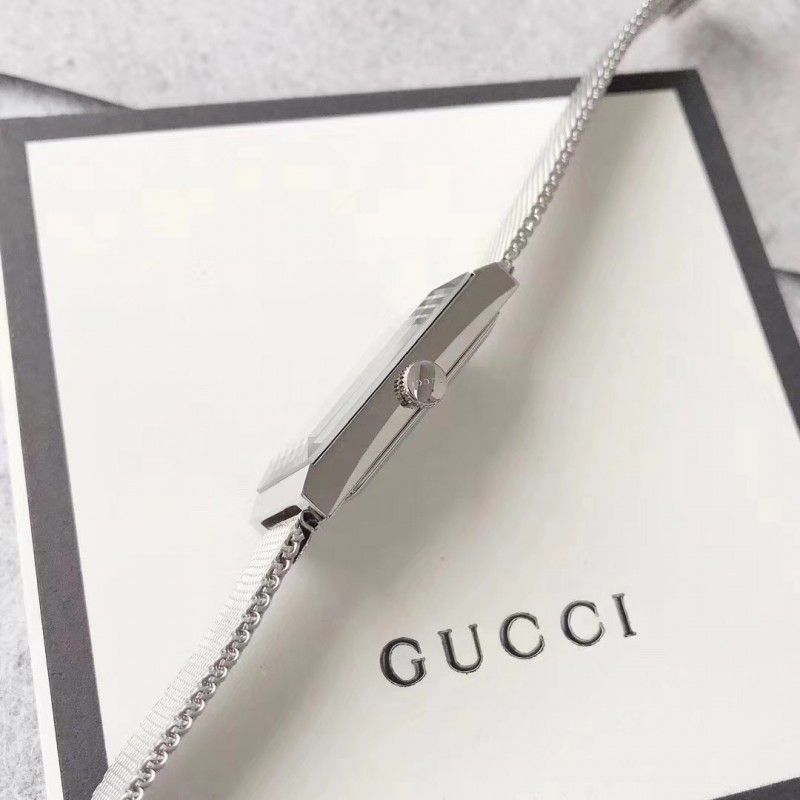 Часы GUCCI