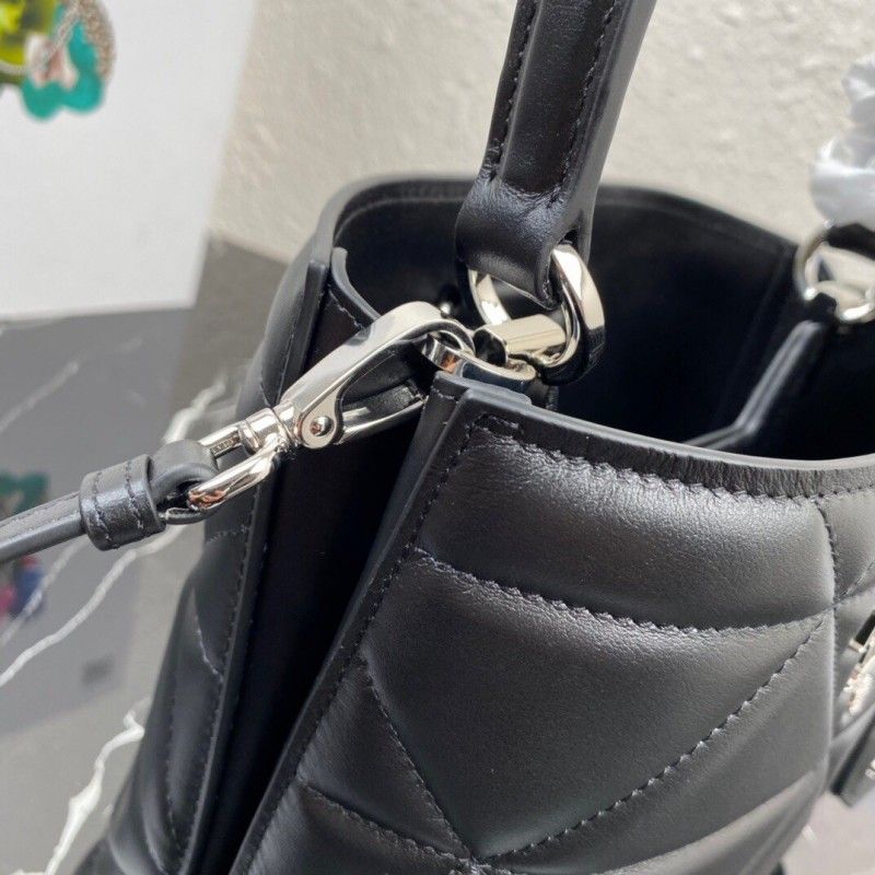 PRADA 21.5*20*12.5 cm