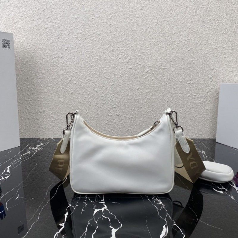 PRADA 22 cm