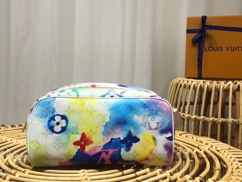 Дорожная косметичка Louis Vuitton