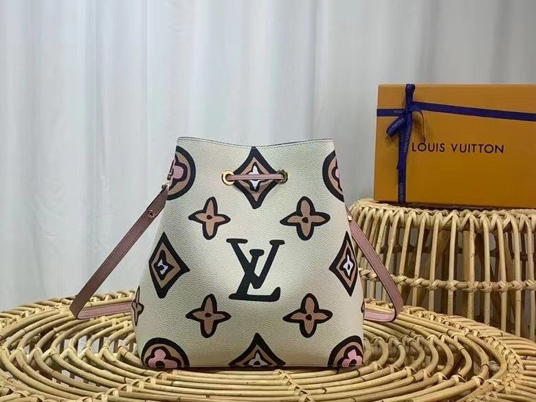 Сумка Louis Vuitton 26х26х17,5 cm