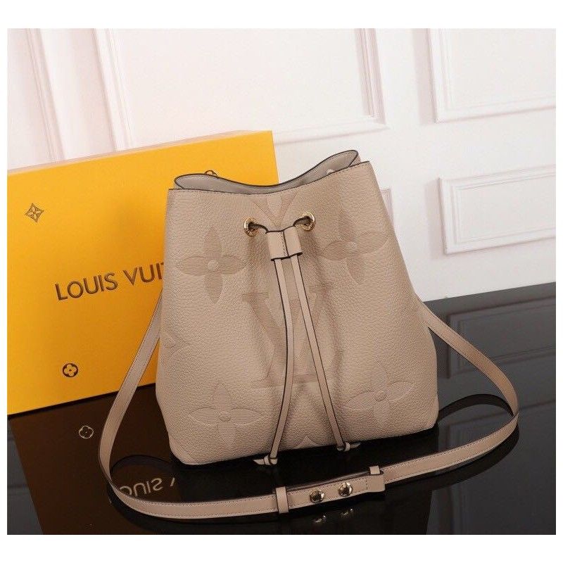 Louis Vuitton 26*22*27 cm