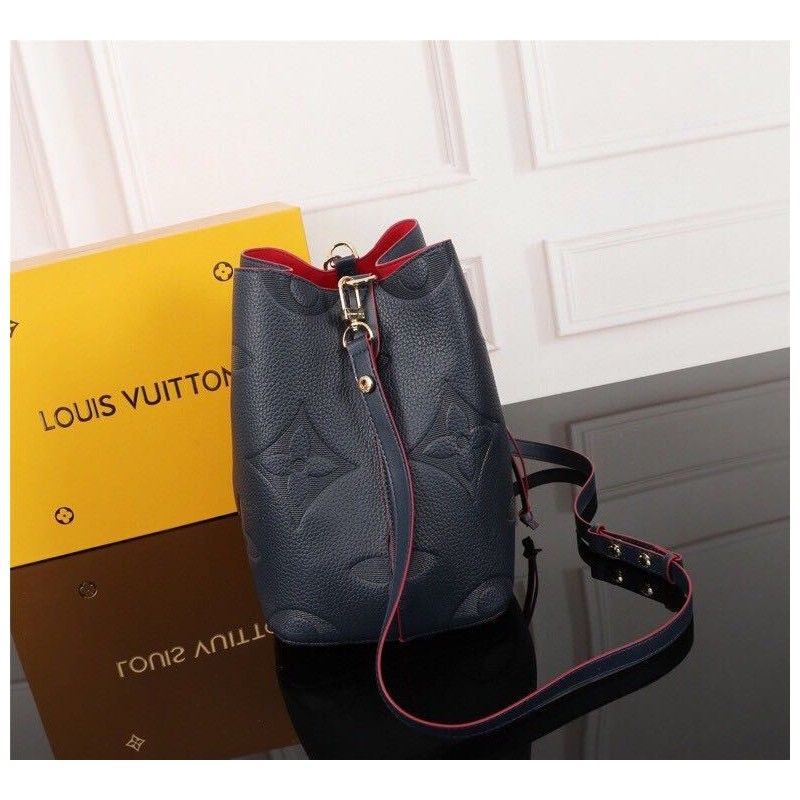Louis Vuitton 26*22*27 cm