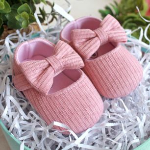 Сандалики розовые с вязаным бантом 11 см.