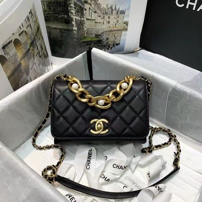 Chanel 18x12x8 cm