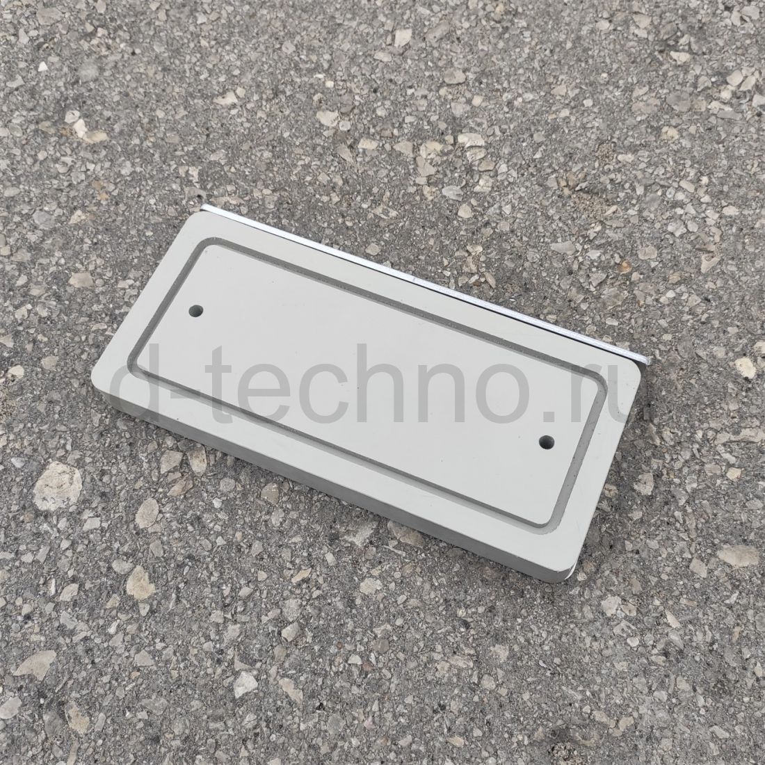 Площадка пластиковая с накладкой, длина 20 см