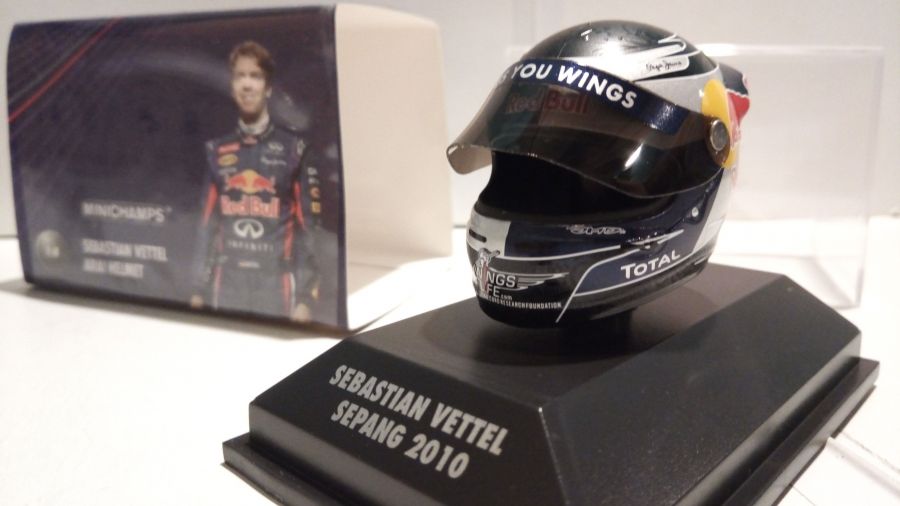 Шлем Sebastian Vittel (Sepang 2010) Minichamps 1/8