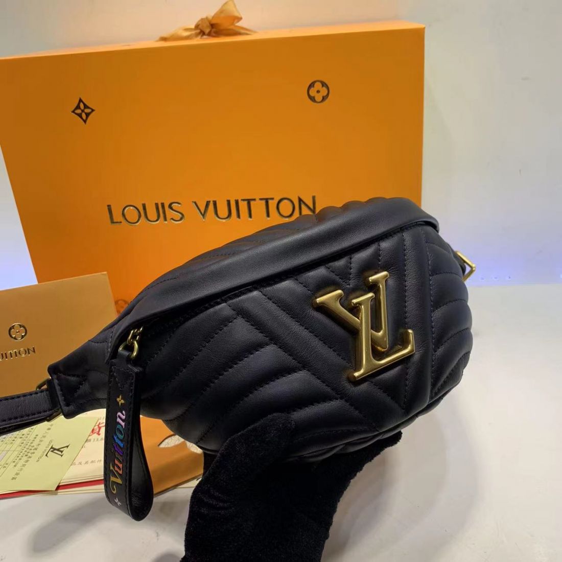 Поясная сумка Louis Vuitton New Wave