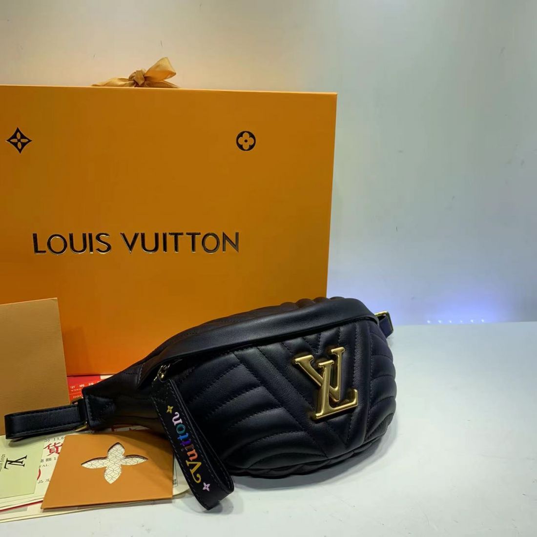 Поясная сумка Louis Vuitton New Wave