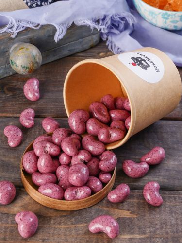 Кешью в свекольной йогуртовой глазури