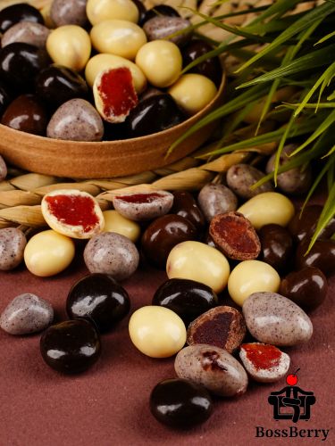 Клубника ассорти в шоколадной и йогуртовой глазури