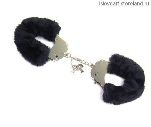 Наручники с мехом, цвет черный