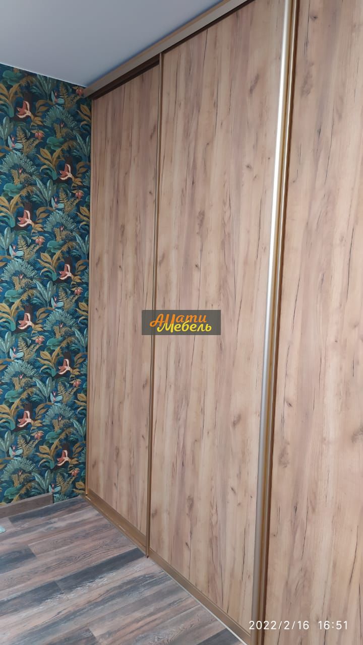 шкаф с гладильной доской и пантографом