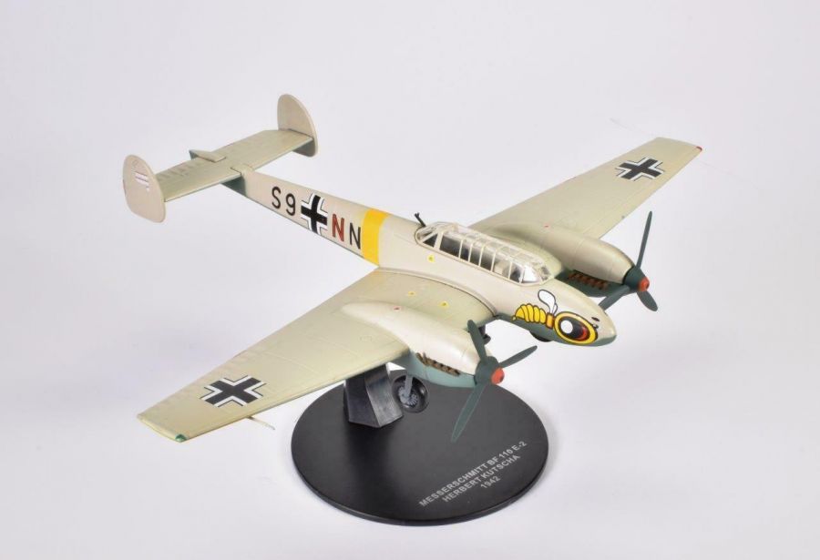 Немецкий тяжёлый истребитель Messerschmitt Bf 110 E-2 (Kutscha) в масштабе 1/72 (Atlas-IXO)