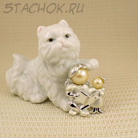 Брошь "Мама читает дочке книжку" (AJC США)