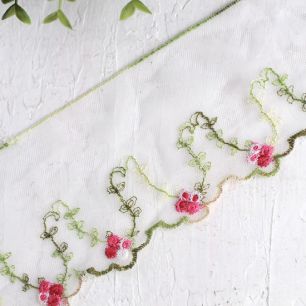 Кружево молочное с цветной вышивкой, 9,5 см - 1м