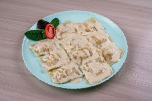 Равиолли с сёмгой и сырным соусом 250г