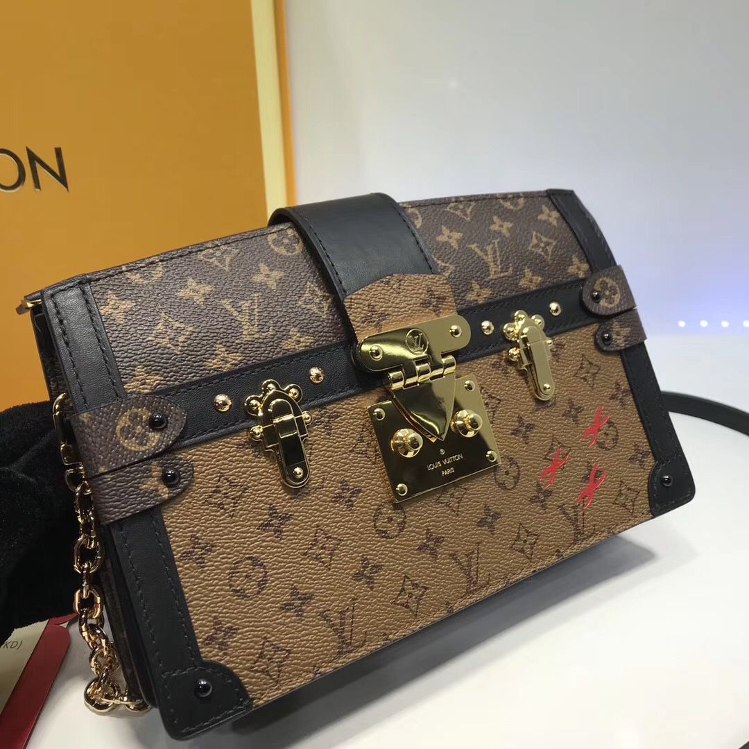 LV Pochette Petite Malle