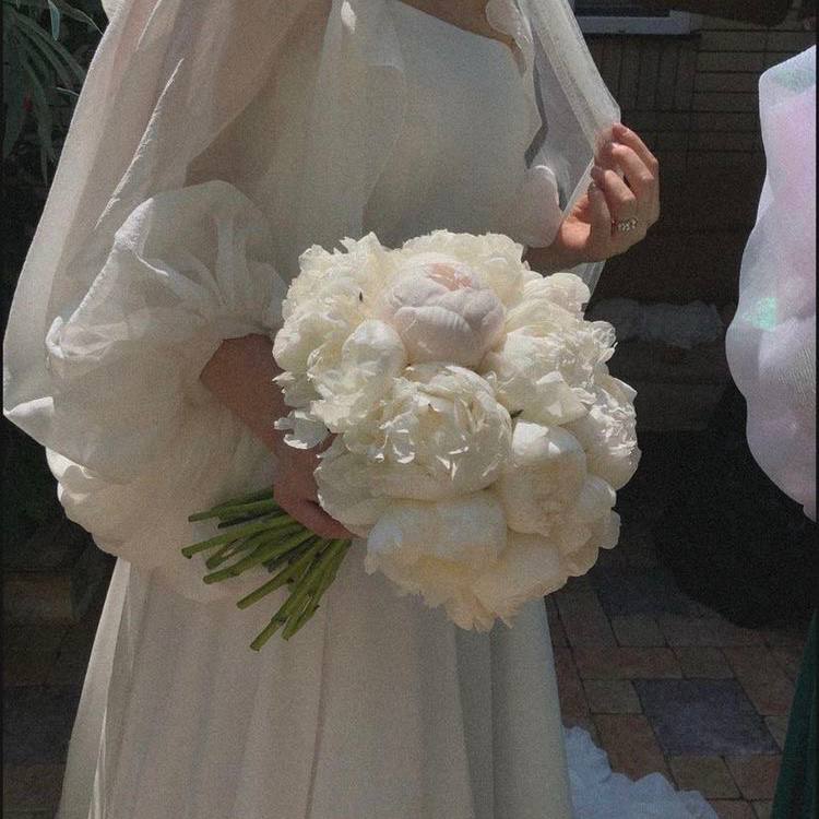 Свадебные пионы
