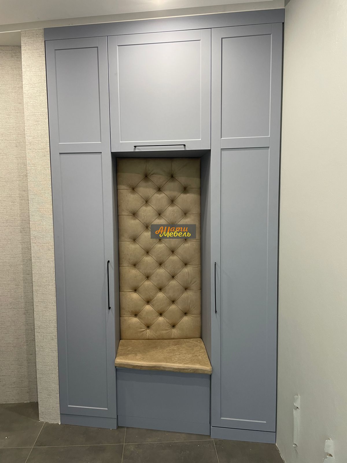 прихожая (два трапецивидных встроенных шкафа) за 0 ₽