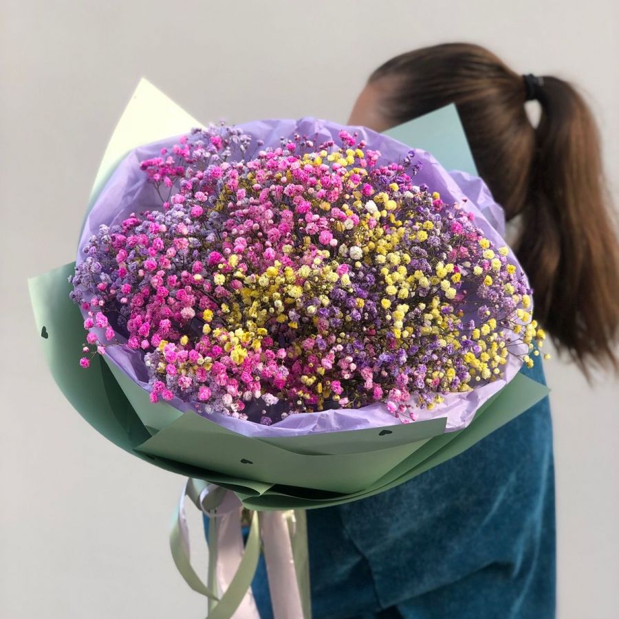 Букет из радужной гипсофилы в оформлении (7 шт)
