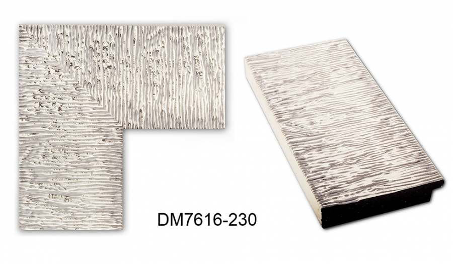 Зеркало в раме на стену для макияжа настенное в ванную прихожую коридор Textured silver 47х47 см серебро