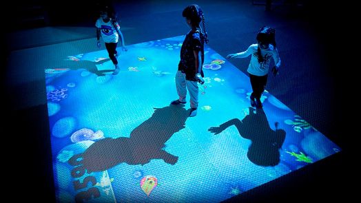 Интерактивный пол версии Master Game  (Полный комплект с мобильной тумбой ).